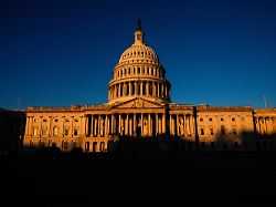 archiv 16 12 2025 usa washington das kapitol ist kurz nach sonnenaufgang zu sehen