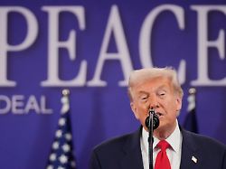 archiv 26 10 2025 malaysia kuala lumpur praesident donald trump spricht im oktober 2025 waehrend einer unterzeichnungszeremonie am rande des asean gipfels