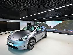 aeusserlich wie geleckt das model y von tesla zeigt als gebrauchtwagen auch duestere seiten