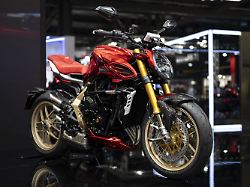 auch mv agusta besinnt sich seiner grossen erfolge und bringt eine neuauflage der brutale an den start 1