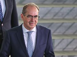 berlin deutschland bundeskanzleramt neujahrsempfang fuer die familienangehoerigen von soldaten sowie polizisten im auslandseinsatz bundesminister des innern alexander dobrindt csu