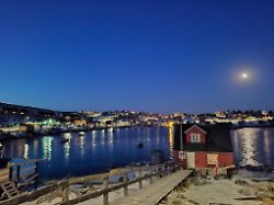 blick auf die landschaft von aasiaat einem autonomen gebiet daenemarks