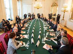 blick in den sitzungssaal waehrend einer ministerratssitzung im bundeskanzleramt