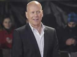 bruce willis schauspieler besucht die uk premiere von a good day to die hard am 07 02