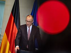 bundeskanzler friedrich merz cdu aeussert sich bei einer pressekonferenz nach ihrem gespraech im bundeskanzleramt