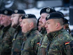bundeswehrsoldaten der panzerbrigade litauen stehen in einer formation in nemencine 05 01 2026