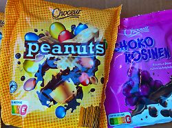 choceur peanuts sind mit schokolade ueberzogene erdnuesse im sortiment von aldi sued choceur peanuts are chocolate coated peanuts in the aldi sued range