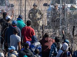 civilians at ciudad juarez border face security across concertina wire amidst migration tensions