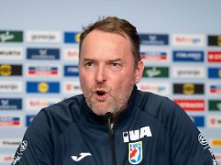 dagur sigurdsson trainer von kroatien bei spricht waehrend einer pressekonferenz vor dem halbfinale deutschland gegen kroatien