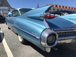 damals wie heute ein hingucker das cadillac coupe deville mit finnen im xxl format