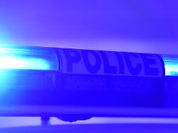 das blaulicht eines franzoesischen streifenwagens der police nationale 1