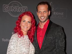 dennis und dana diekmeier bei der all together charity gala am 03 12 2024 im wintervariete heidelberg