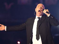 der graf von unheilig in der tv show silvester schlagerbooom 2026 live die wunderlichtershow im bmw park muenchen 31 12