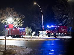 der katastrophenschutz aus nordrhein westfalen unterstuetzt mit geraeten und beleuchtung waehrend des grossflaechigen stromausfalls im bezirk steglitz zehlendorf berlin 06 01