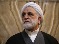 der iranische oberste richter gholam hussein mohseni edschehi nimmt an einer feier auf dem palaestina platz in teheran teil 1