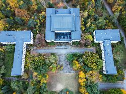 die fdj hochschule wilhelm pieck auf dem bogensee areal aufnahmen mit einer drohne das areal wird temporaer fuer fuehrungen und besichtigungen an gemeinde wandlitz uebergeben