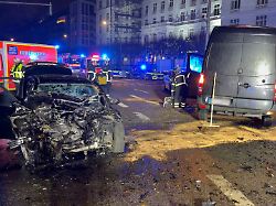 die unfallstelle an der kennedybruecke bei einer verfolgungsjagd durch die hamburger innenstadt kam es zu dem unfall