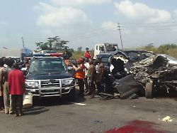 die unfallstelle des ungluecks bei dem zwei freunde von boxstar anthony joshua ums leben kamen