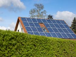 die neu installierte pv leistung auf eigenheimen sind um 135 prozent gestiegen