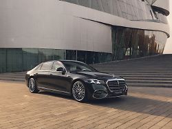 die neue s klasse stuttgart 2026 lackfarbe manufaktur black sparkling exterieur amg line interieur manufaktur tiefweiss schwarz exklusiv paket the new s class stuttgart 2026 1