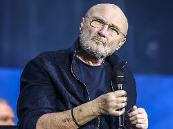 entertainment themen der woche kw23 entertainment bilder des tages konzert von phil collins olympia stadion berlin phil collins concert by phil collins olympia stadion berlin phil collins