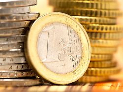 euro bargeld mit geldschein und banknote