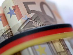 euro geldscheine mit schwarz rot goldener banderole berlin 23 01