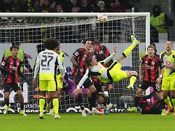 fallrueckzieher fabio silva borussia dortmund bvb frankfurt 09 01 2026 eintracht frankfurt vs borussia dortmund deutsche bank park 16