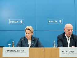 franziska giffey senatorin fuer wirtschaft energie und betriebe kai wegner regierender buergermeister