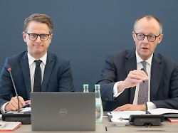 friedrich merz bundesvorsitzender cdu und bundeskanzler rechts und carsten linnemann generalsekretaer cdu