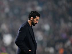 fussball pokal spanien albacete balompie real madrid achtelfinale real madrids cheftrainer alvaro arbeloa betritt das spielfeld vor der zweiten halbzeit