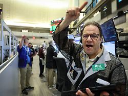 futures options traders work on the floor at the new york stock exchange s nyse american amex in new york city u s january 7 2026