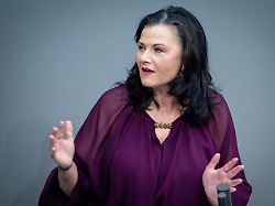 gitta connemann cdu im portrait bei seiner rede zum tagesordnungspunkt klimaschutzfolgenbereinigungsgesetz bei der 40 sitzung des deutschen bundestag in berlin 13 11