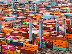 hamburgs wirtschaft blickt trotz einer leichten stimmungsaufhellung ende 2025 verhalten in das neue jahr