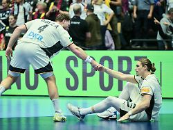 handball em serbien deutschland vorrunde gruppe a 2 spieltag jyske bank boxen johannes golla l deutschland hilft juri knorr deutschland auf