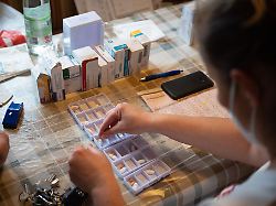 hilfe beim organisieren und einnehmen von medikamenten auch hier kann ein pflegedienst helfen