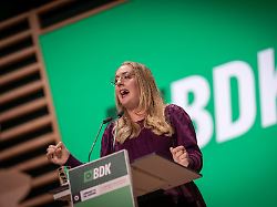 katharina droege fraktionsvorsitzende haelt eine rede vor dem parteitag