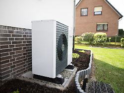 leise lohnt sich ruhige waermepumpen schonen die nerven der nachbarn und koennen mit foerdergeld finanziert werden