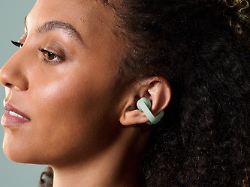 linkbudsclip green lifestyle heroimage closeup large