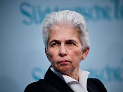 muc muenchen 18 11 2025 berlin wirtschaftsgipfel der sz 2025 wigi 2025 wigi2025 tag02 a panel ist europa gewappnet fuer die konflikte der welt v l