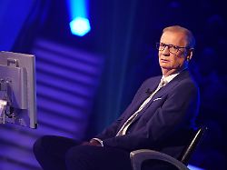 moderator guenther jauch die verwendung des sendungsbezogenen materials ist nur mit dem hinweis und verlinkung auf rtl gestattet