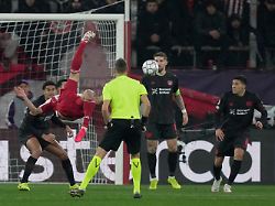 olympiacos mehdi taremi left tries to score during the champions league opening phase soccer match between olympiacos and bayer04 leverkusen in piraeus port near athens greece tuesday jan 20 2026