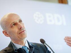 peter leibinger praesident des bundesverbandes der deutschen industrie bdi gibt eine jahresauftakt pressekonferenz im haus der wirtschaft