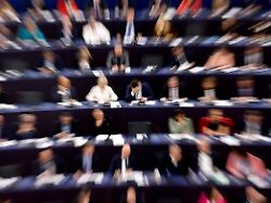 politiker stimmen im eu parlament in strassburg ueber gesetze ab themenbild symbolbild strassburg 22 10