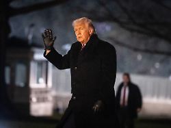 president donald trump walks on the south lawn of the white house after disembarking from marine one jan 22 2026