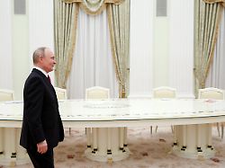 russia moscow january 22 2026 russia s president vladimir putin anticipates a meeting with us special presidential envoy steve witkoff at the moscow kremlin 1