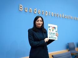 reem alabali radovan bei der bundespressekonferenz reformplan zukunft zusammen global gestalten zur neuausrichtung der deutschen entwicklungszusammenarbeit im haus der bundespressekonferenz berlin 12 01