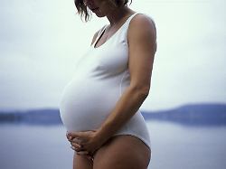 schwangere frau am meer modellfreigabe vorhanden