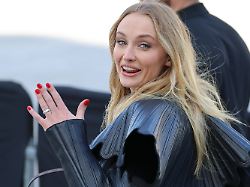 sophie turner attending the louis vuitton womenswear spring summer 2026 show as part of paris fashion week on september 30 2025 in paris france