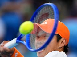 tennis grand slam australian open einzel maenner achtelfinale tien usa medvedev russland learner tien aus den usa spielt einen vorhand return